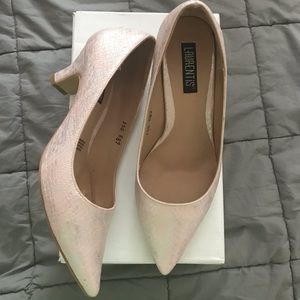 Size 8 (25 in Mexico) low heel shoe
